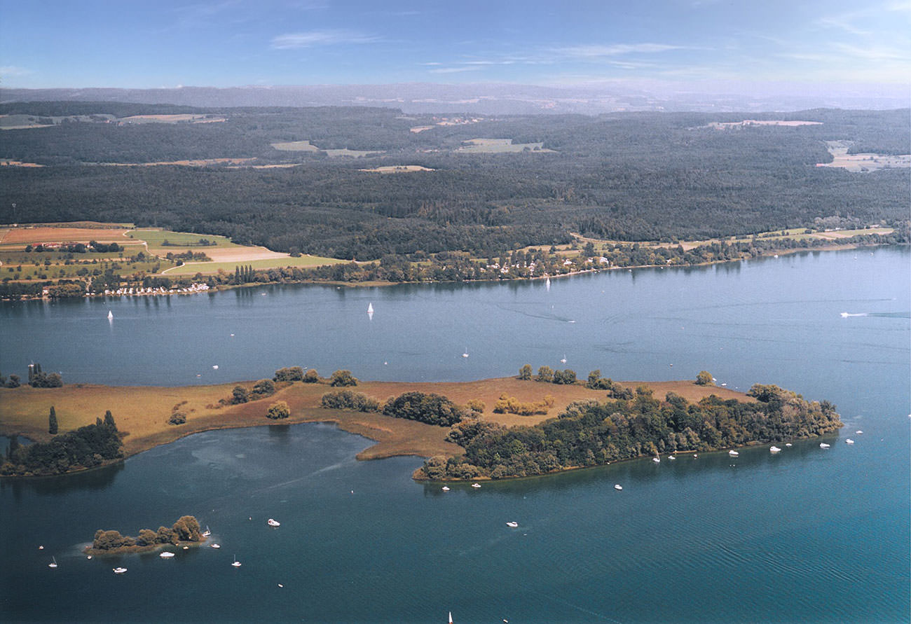 Luftbild der Halbinsel Mettnau im Bodensee